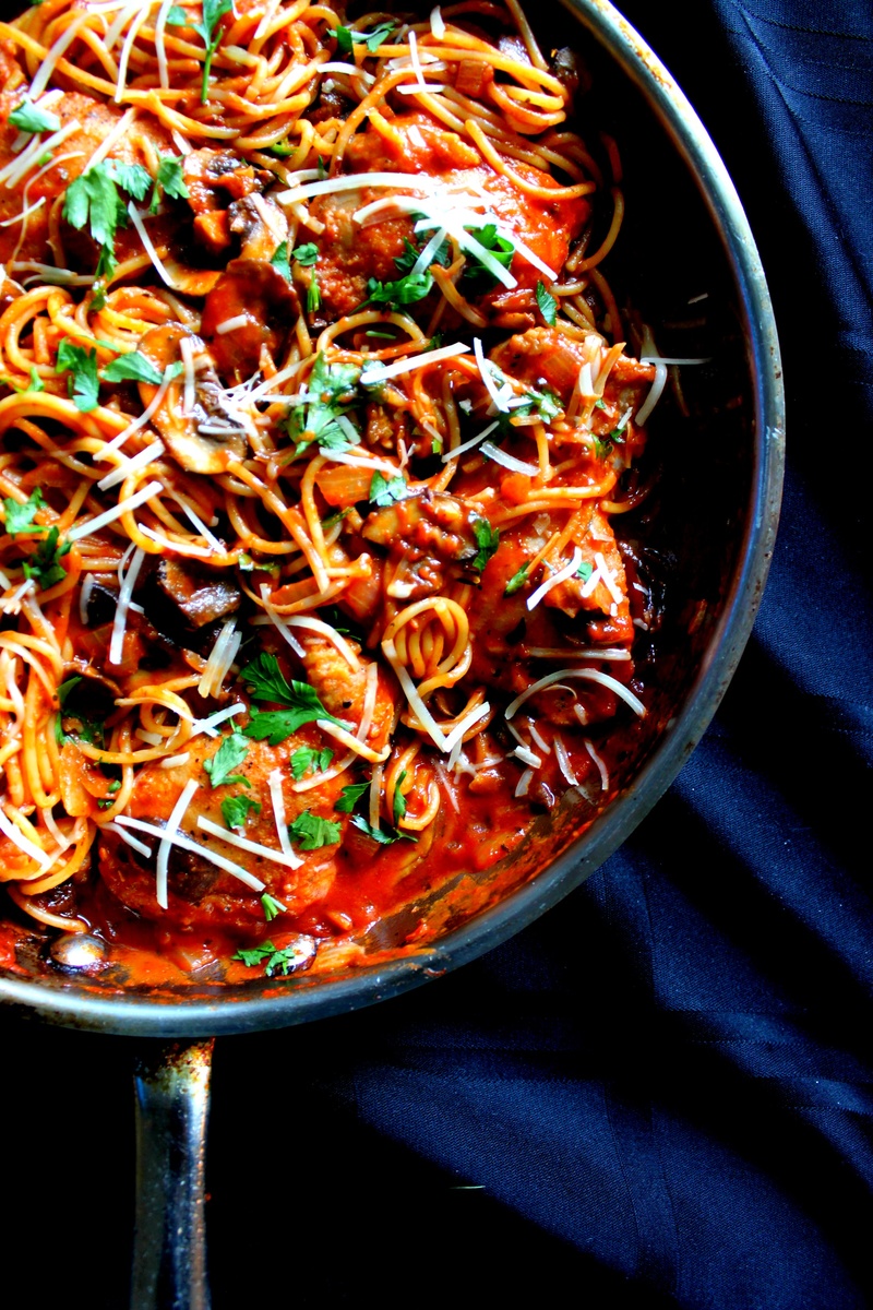 Chicken & Mushroom Spaghetti in Spicy Red Wine Tomato Sauce - Recipes